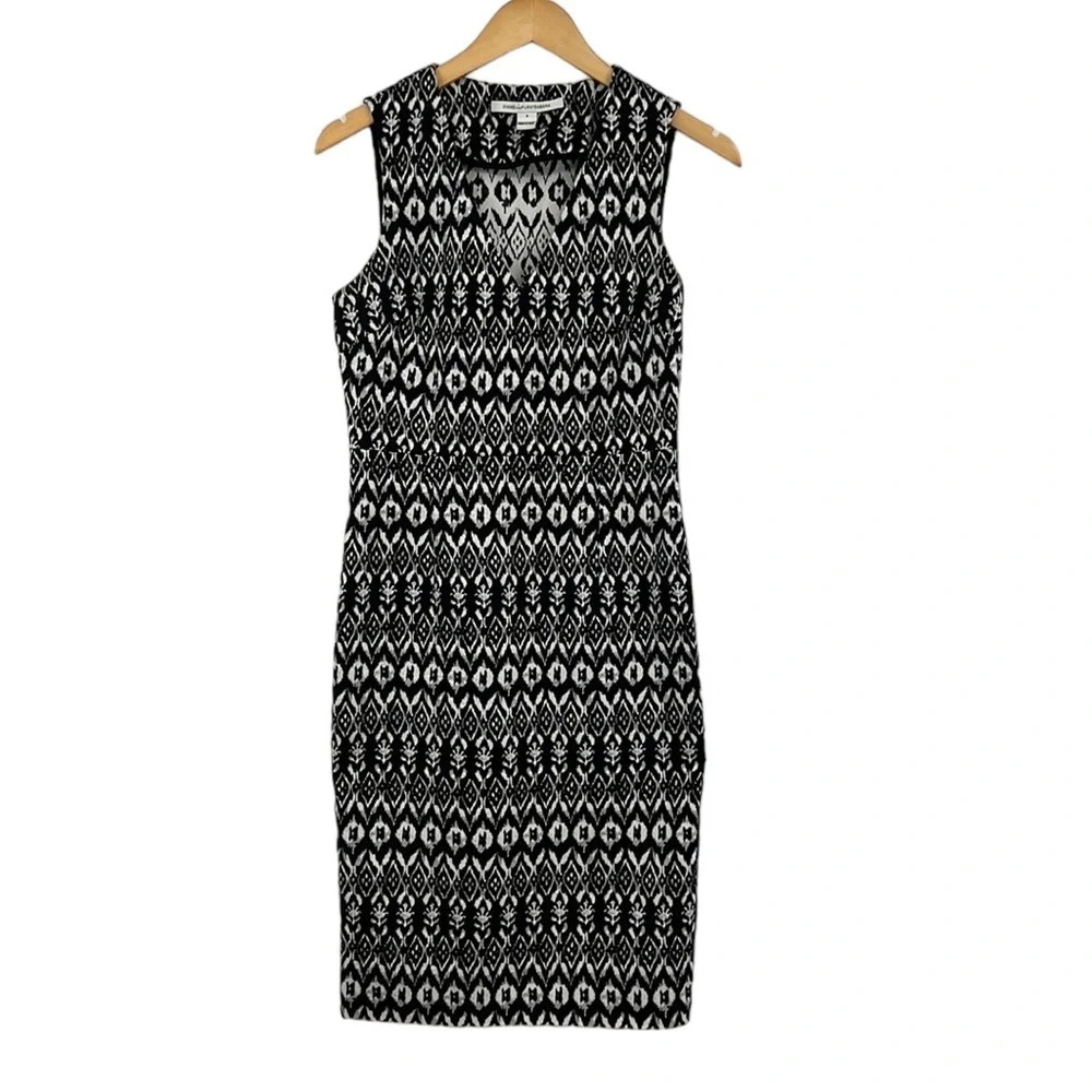 Diane von Furstenberg Trisha Sheath Dress Womens Size 6 Black White Ikat Geo Zip